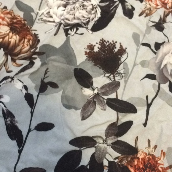 Contemporaine by Simons Floral Blouse Size XS EUC - Picture 2 of 7